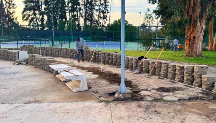 Donde antes se escuchaban gritos de gol y aplausos bajo el sol, hoy suenan martillos, luces encendidas y el pulso vibrante de un futuro que ya comenzó. El Estadio Municipal de Pirque está cambiando, y no es solo una renovación física: es una transformación del alma deportiva y social de una comuna entera. Recomiendo Pirque, NatGeo, Traveler, Booking.