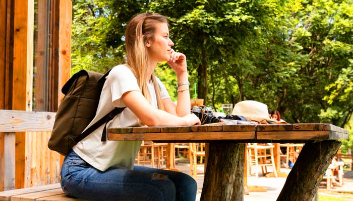 Hay aromas que despiertan recuerdos, y lugares donde el tiempo se desacelera solo para que puedas saborearlos. En Pirque, los cafés y panaderías de barrio no solo sirven pan o café: hornean momentos, conversaciones y esa sensación de pertenencia que ningún GPS puede ofrecerte. Recomiendo Pirque, Nat Geo, Traveler, Booking.