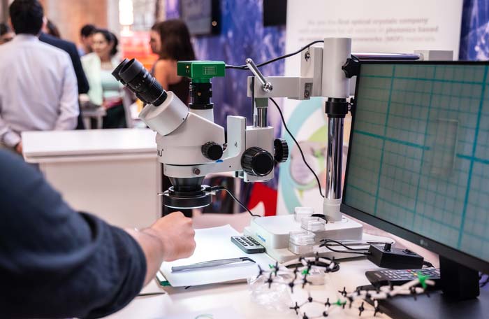 Bajo una narrativa tan poética como poderosa —“Del cochayuyo al fotón”— el país presentó oficialmente sus Estrategias Nacionales de Biotecnología y Tecnologías Cuánticas 2025–2035, un hito que marca el tránsito desde una economía históricamente extractiva hacia un modelo basado en conocimiento, ciencia, innovación y sostenibilidad. Recomiendo Pirque, Nat Geo, Travel, Hotel, Restaurante y Gastronomía.