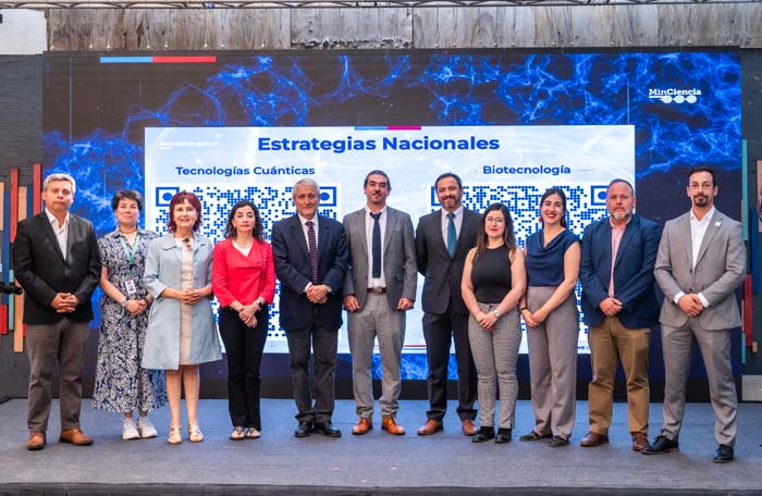 Bajo una narrativa tan poética como poderosa —“Del cochayuyo al fotón”— el país presentó oficialmente sus Estrategias Nacionales de Biotecnología y Tecnologías Cuánticas 2025–2035, un hito que marca el tránsito desde una economía históricamente extractiva hacia un modelo basado en conocimiento, ciencia, innovación y sostenibilidad. Recomiendo Pirque, Nat Geo, Travel, Hotel, Restaurante y Gastronomía.