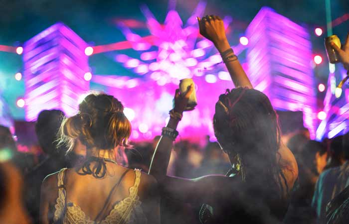 Es un viaje narrativo por los hitos culturales que marcaron el 2025, aquellos que redefinieron cómo Chile se mira a sí mismo y cómo se proyecta hacia el mundo. Museos, territorios, pueblos originarios, tecnología, literatura y memoria conviven aquí como piezas de un mismo mapa cultural en transformación. Recomiendo Pirque, Nat Geo, Travel, Sernatur.