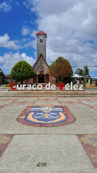Fueron 3.006 kilómetros por caminos rurales del sur de Chile, en vehículo, acampando bajo las estrellas la mayor parte del trayecto, siguiendo lagos, volcanes, bosques y mares interiores. Un viaje donde el tiempo se diluyó, donde cada curva traía una postal distinta y donde la naturaleza marcó el ritmo.
Este no es solo un relato de lugares. Es la crónica de una travesía donde el sur mostró su rostro más íntimo, salvaje y poético. Recomiendo Pirque, Travel, Nat Geo, Curaco de Vélez, Chiloé.